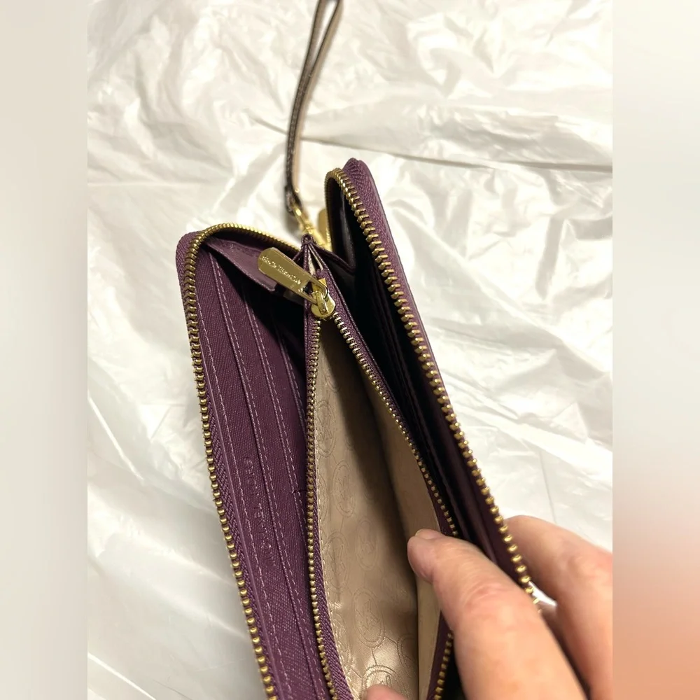 New Jet set Michael Kors Plum Zip Wristlet/wallet with Tan Strap - Picture 12 of 13